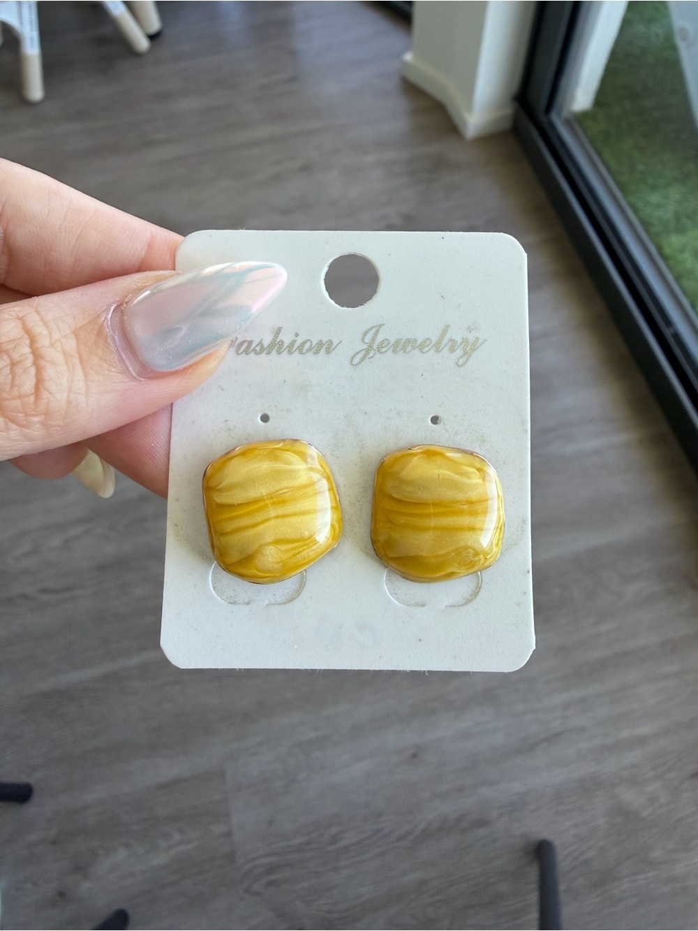 Fashion Jewelry Yellow Marbled Stud Earrings - not real gold - NWT - new
